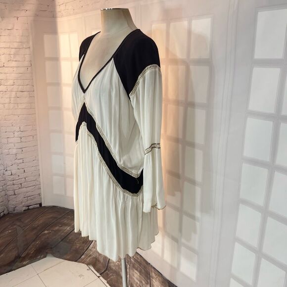 🔥🔥5 for $25🔥🔥 Amuse Society White Black Bell Long Sleeve Mini Bohemian Dress - Picture 6 of 10